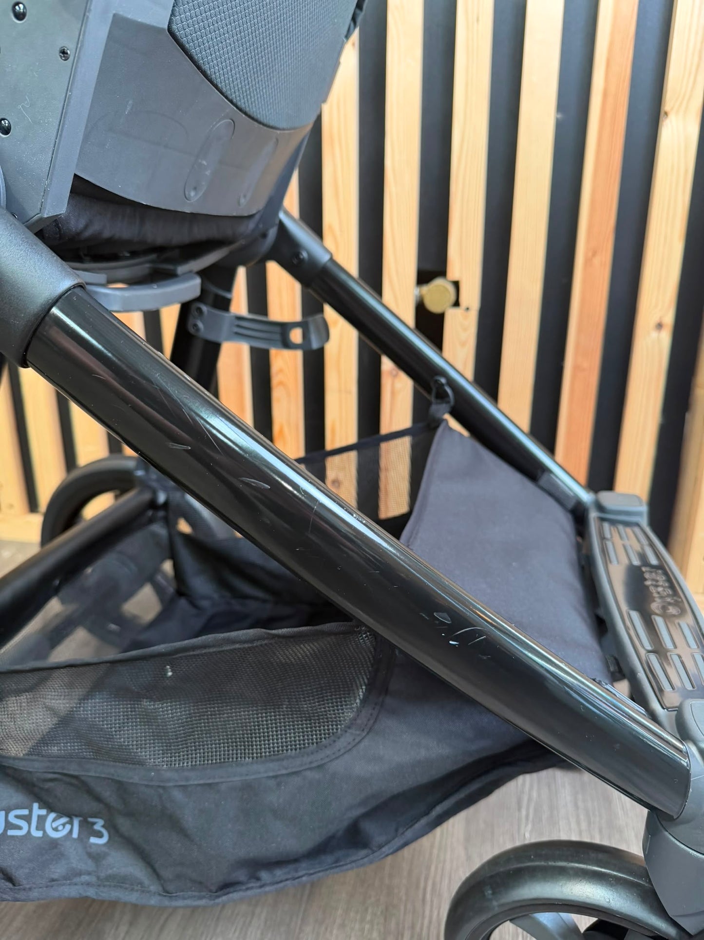 PRE LOVED Babystyle Oyster3 Parent-and-World Facing Pushchair - Pixel