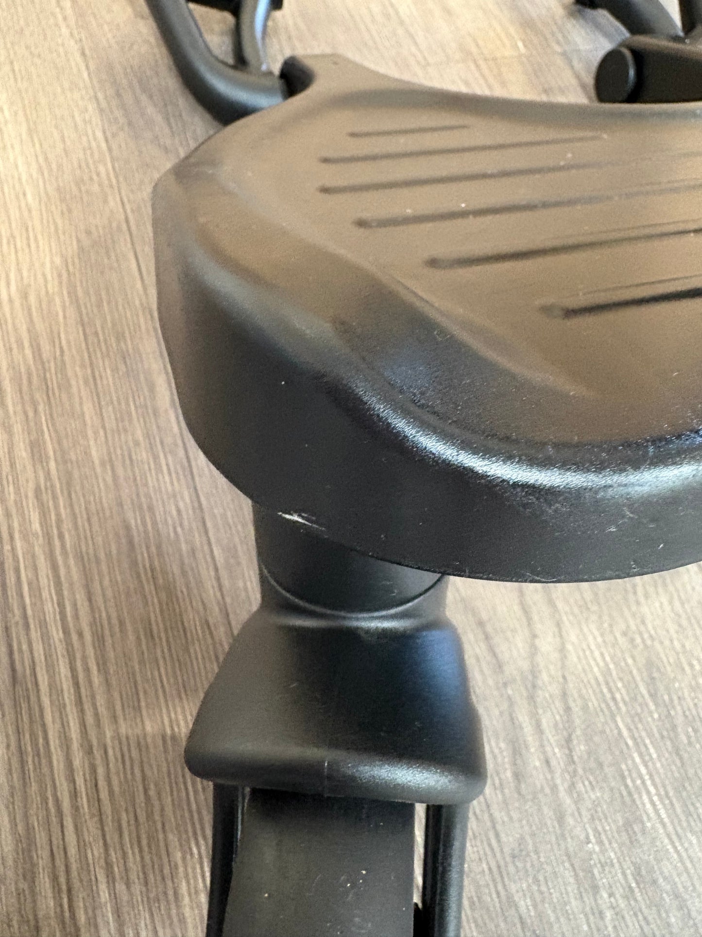 PRE LOVED egg Ride On Board Inc. Seat with Adapters