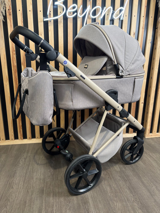 EX DISPLAY Mee-go Milano Natura 2-in-1 Travel System - Cappucino