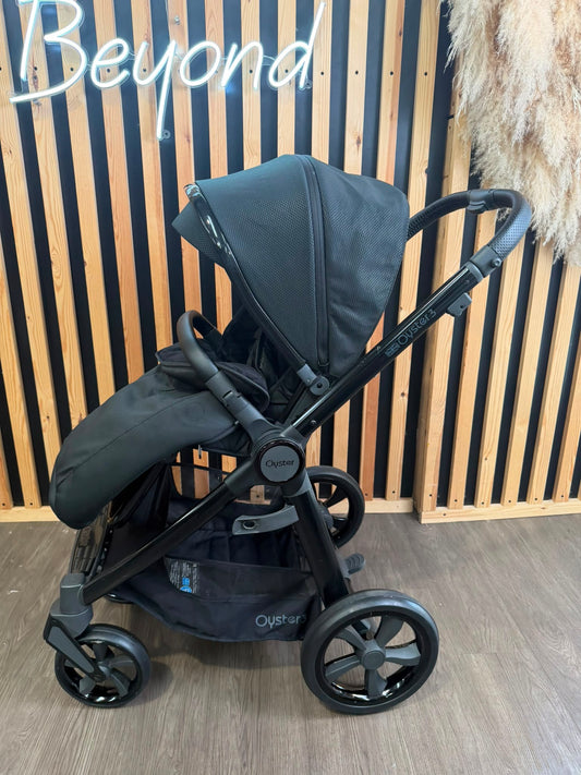 PRE LOVED Babystyle Oyster3 Parent-and-World Facing Pushchair - Pixel