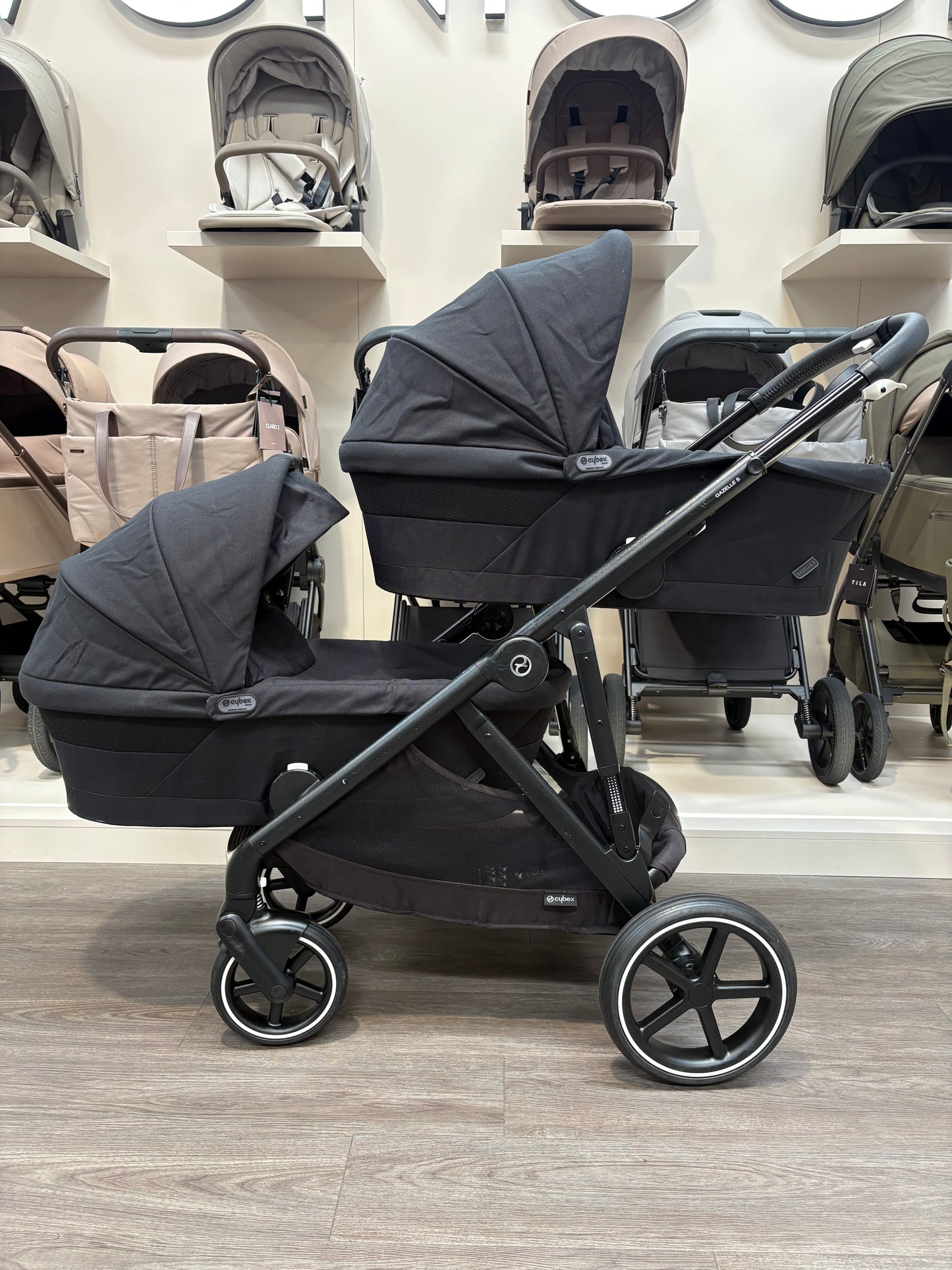 PRE LOVED Cybex Gazelle S Twin Bundle - Moon Black