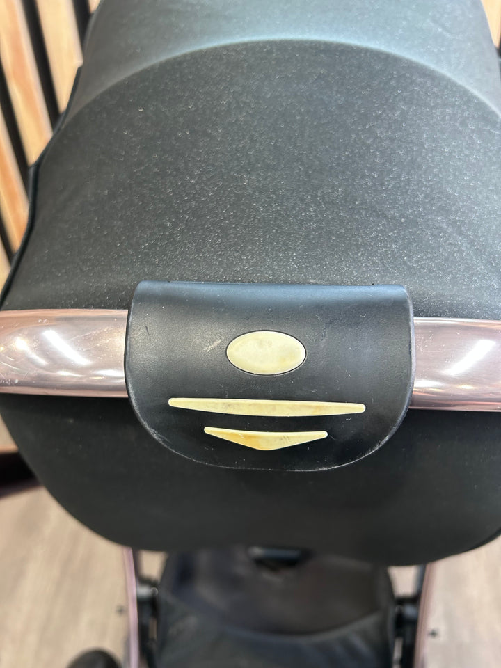 PRE LOVED egg Pushchair + Footmuff - Diamond Black