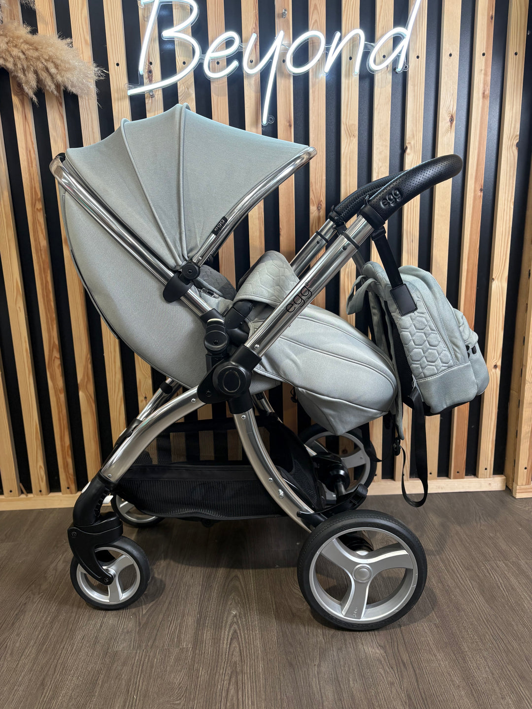 PRE LOVED egg2 Travel System - Monument Grey