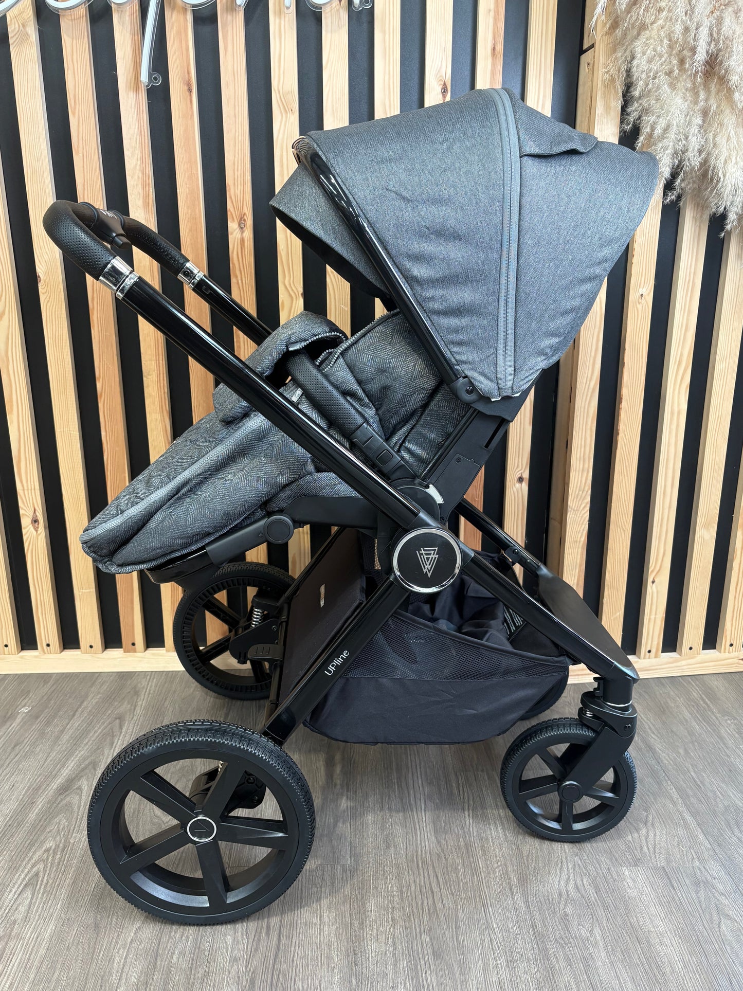 EX DISPLAY Venicci Tinum Upline Parent-and-World Facing Pushchair - Slate Grey