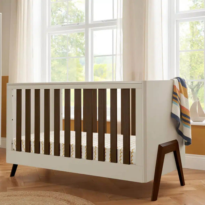 Tutti Bambini Fuori Cot Bed – Warm Walnut/White Sand