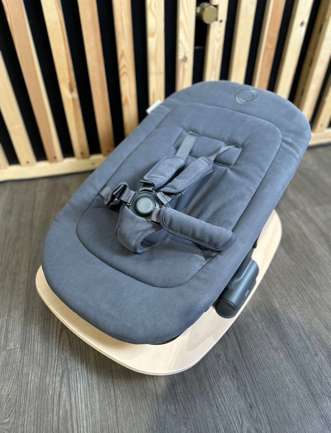 EX DISPLAY Bugaboo Giraffe Baby Rocker - Tornado Grey