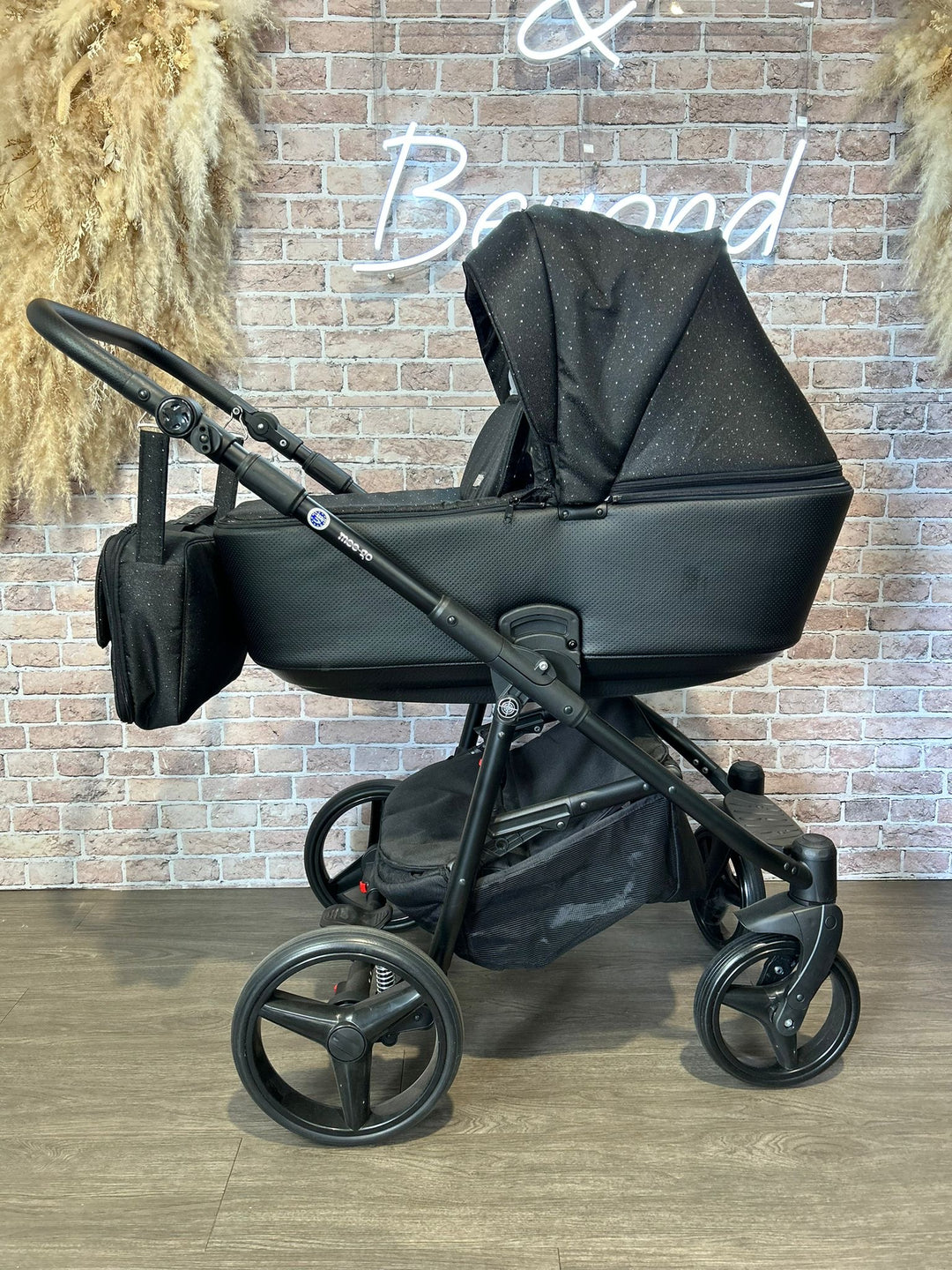 EX DISPLAY Mee-go Santino Galaxy Black 3in1 Travel System