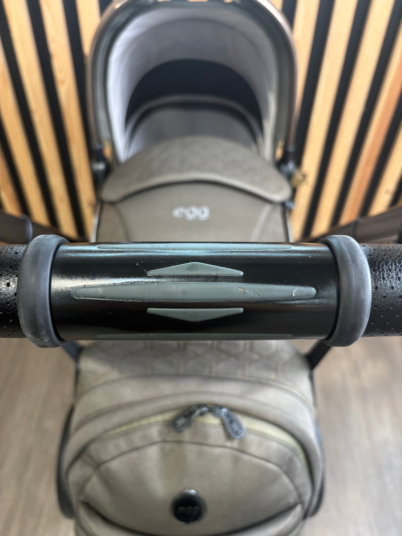 PRE LOVED egg2 Travel System - Hunter Green