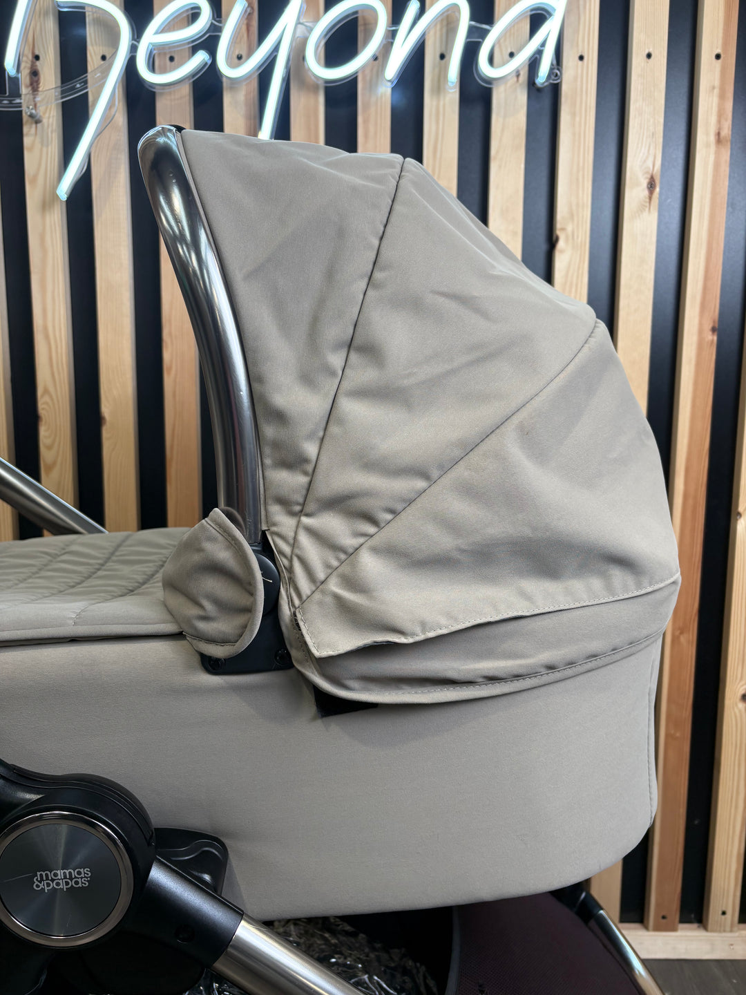 PRE LOVED Mamas & Papas Ocarro Travel System - Everest