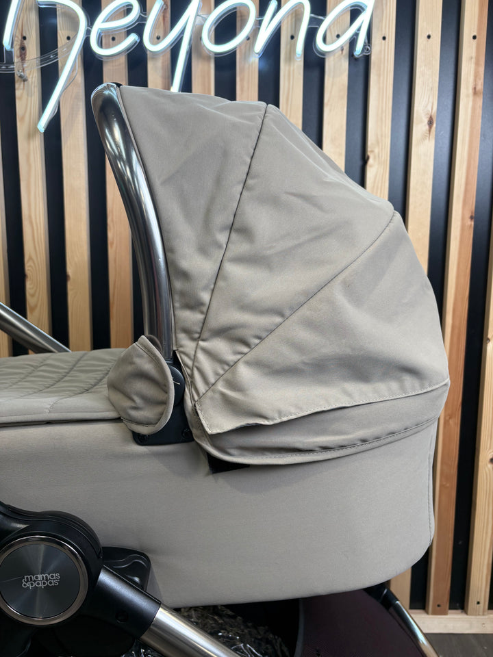 PRE LOVED Mamas & Papas Ocarro Travel System - Everest