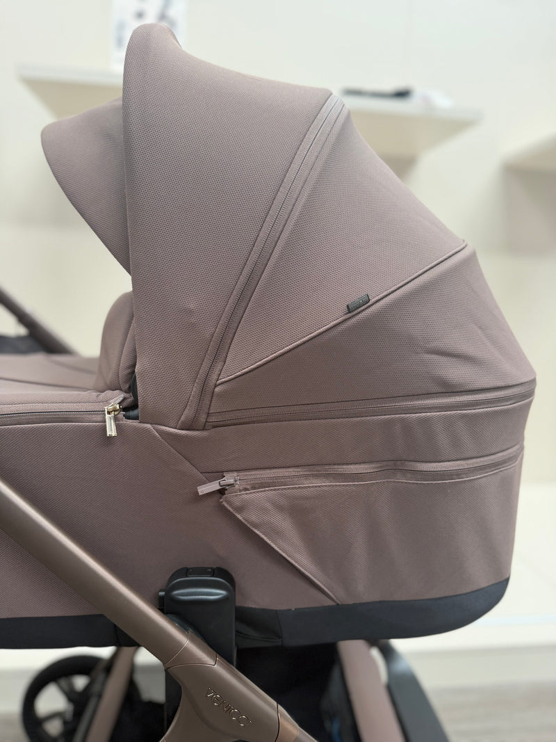 EX DISPLAY Venicci Tila Pram, Pushchair + Accessories - Noche