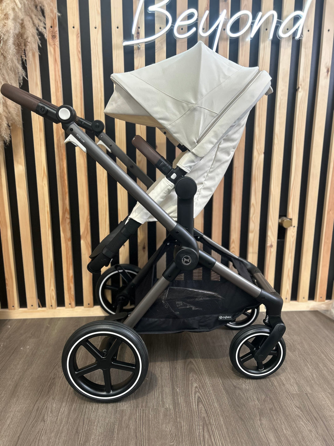 PRE LOVED Cybex Eos Lux Travel System - Seashell Beige