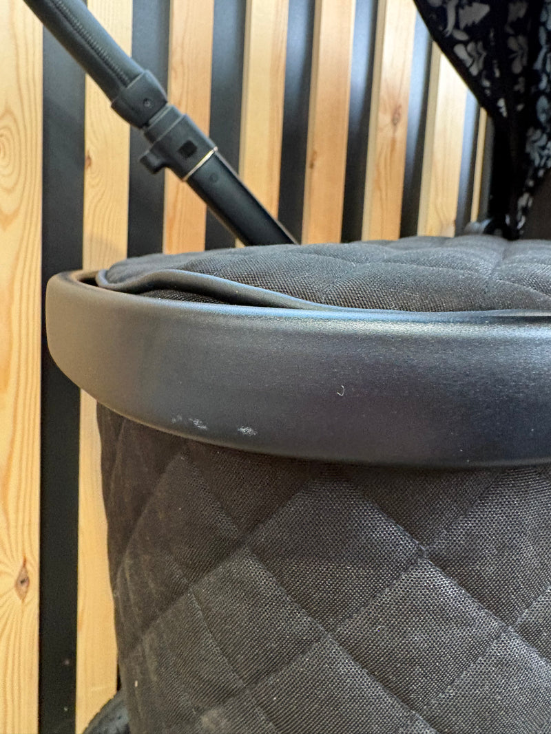 PRE LOVED Cosatto Wow 3 Travel System - Silhouette