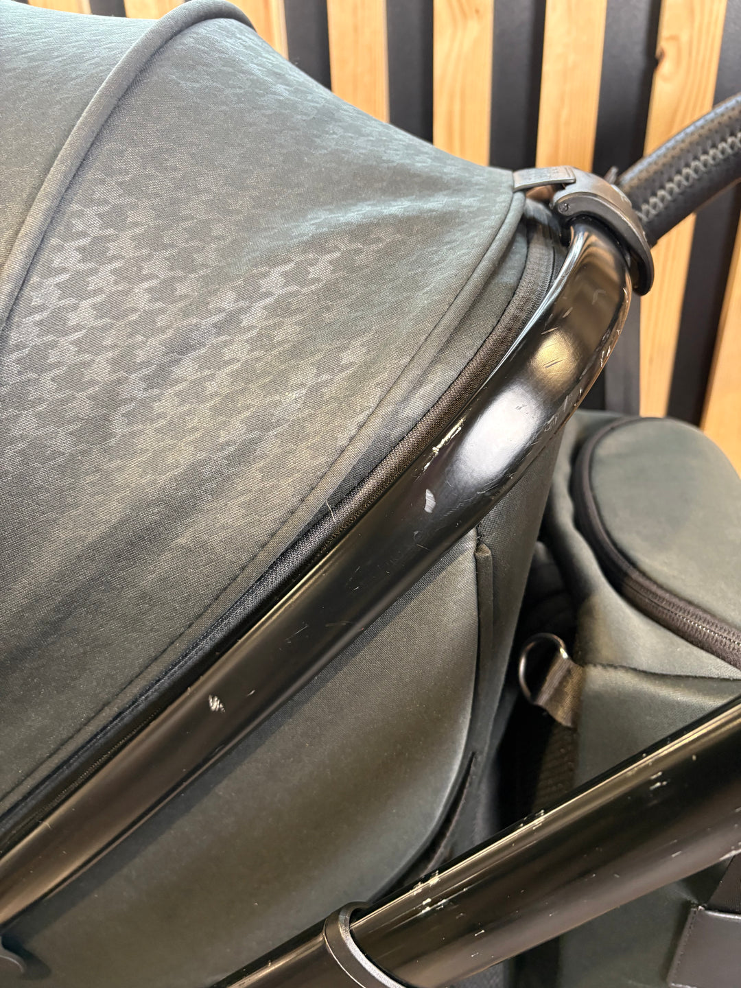 PRE LOVED egg3 Travel System - Houndstooth Black