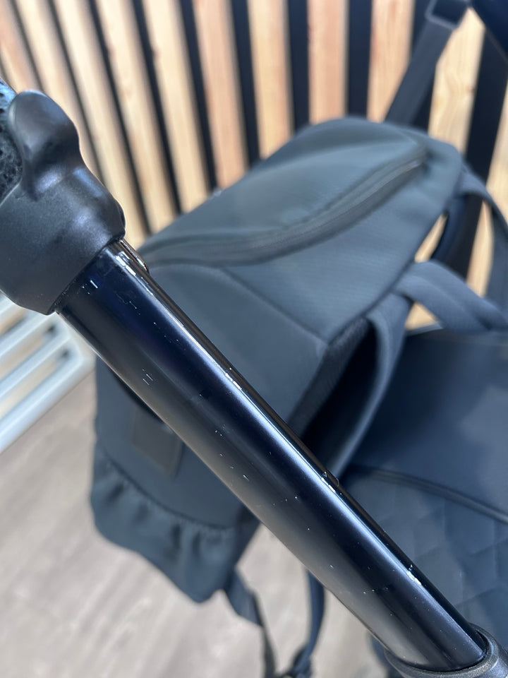 PRE LOVED egg2 Travel System - Just Black