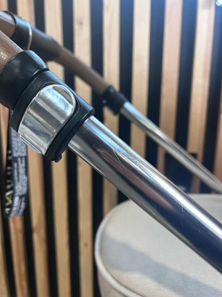 PRE LOVED Mamas & Papas Flip XT3 Travel System - Biscuit