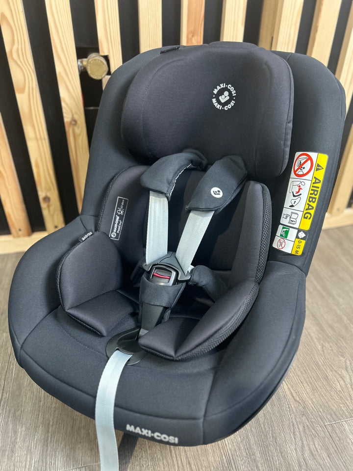 PRE LOVED Maxi-Cosi Pearl Pro2 Car Seat & FamilyFix 3 Base - Authentic Black