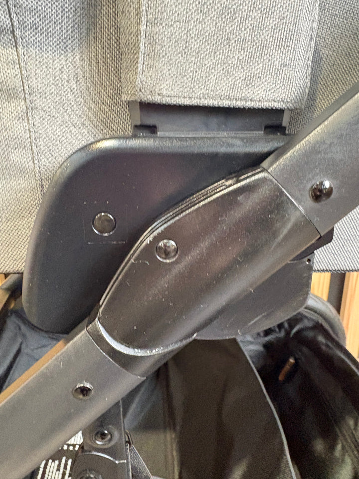 PRE LOVED Nuna Mixx Travel System - Granite