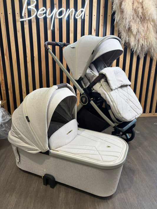PRE LOVED Venicci Tinum Upline 2-in-1 Travel System - Stone Beige