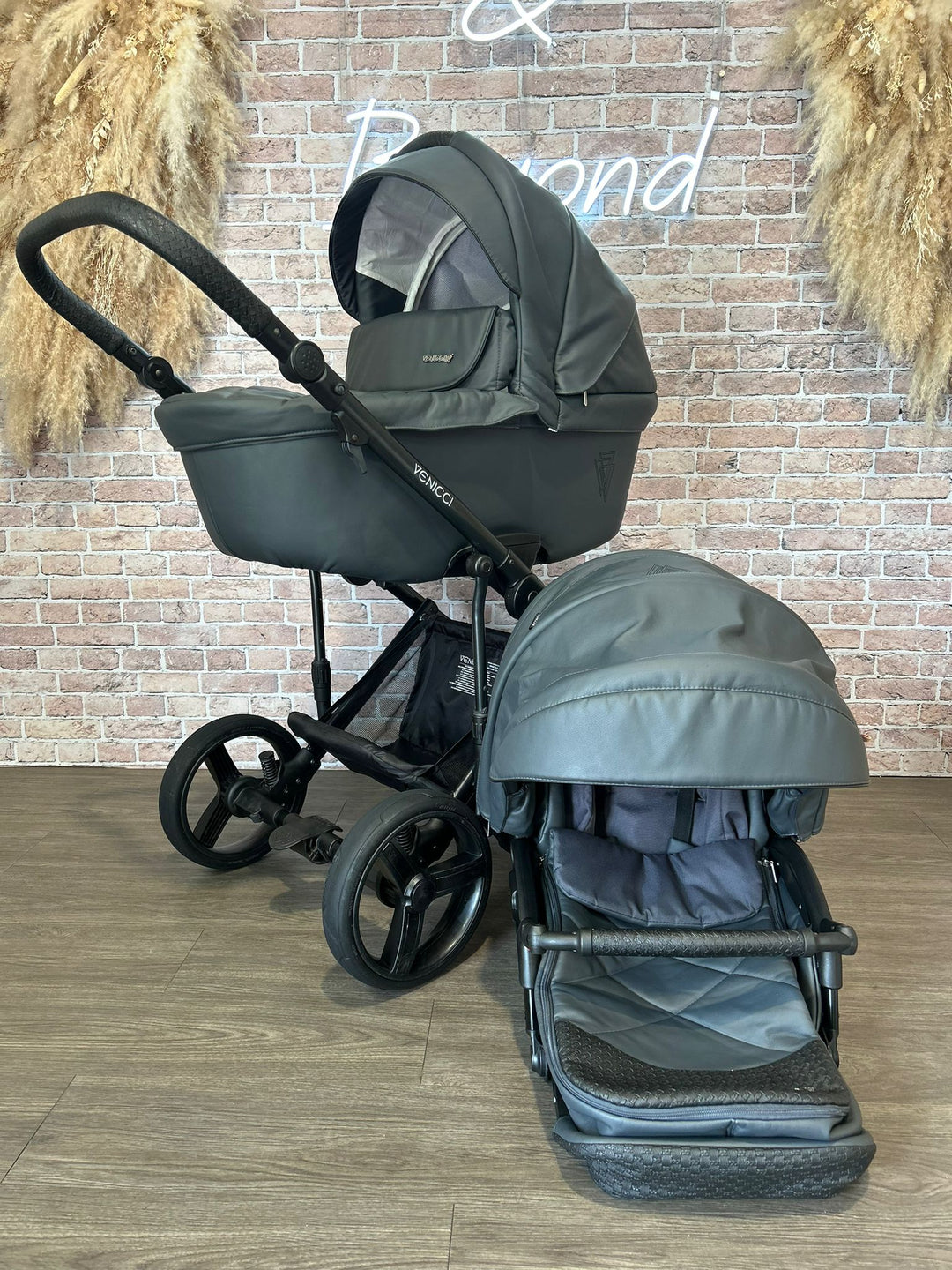 PRE LOVED Venicci Asti Lux Travel System - Leatherette Grey