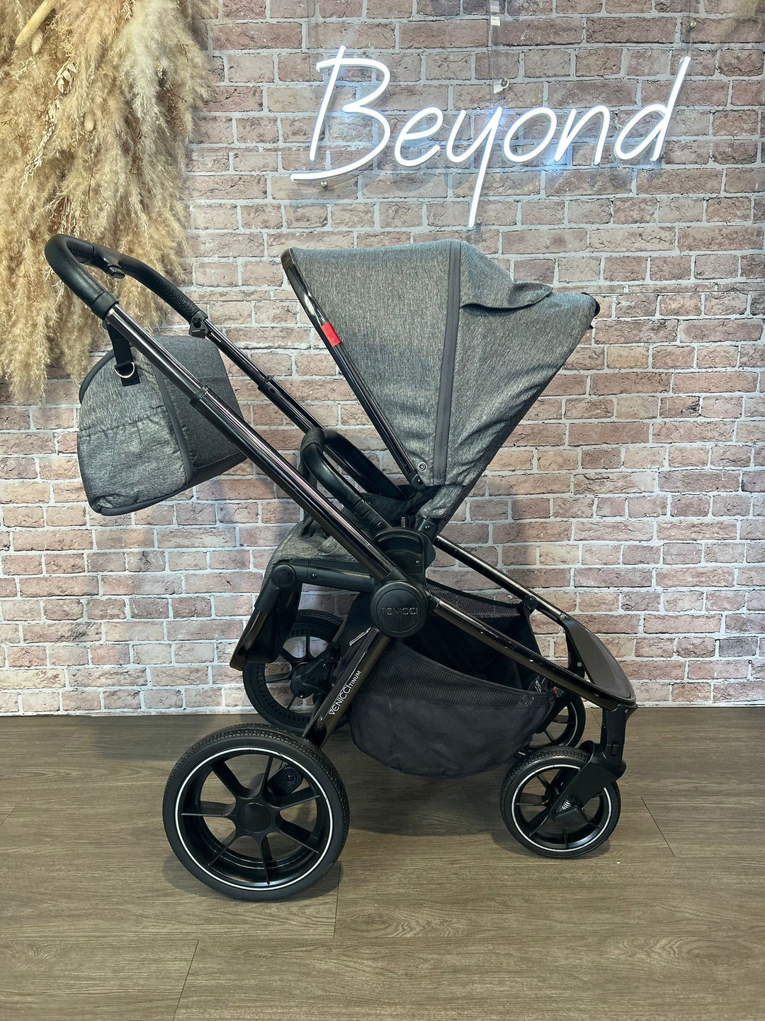 Venicci Pram Silver Sparkle Silver Spark Venicci Venicci Silver Spark Travel System 2025