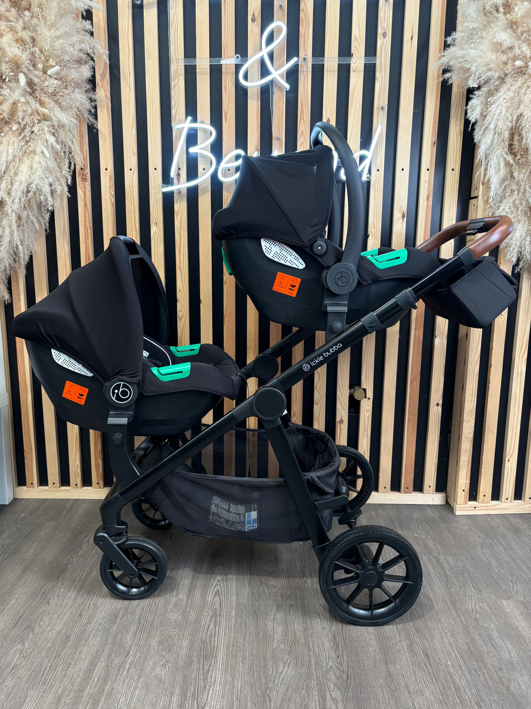 PRE LOVED Ickle Bubba Virgo Twin Car Seat Bundle - Black