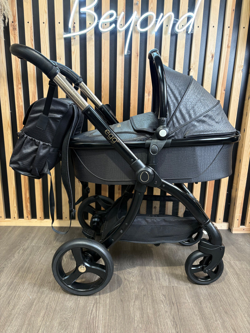 PRE LOVED egg2 Travel System - Jurassic Gold