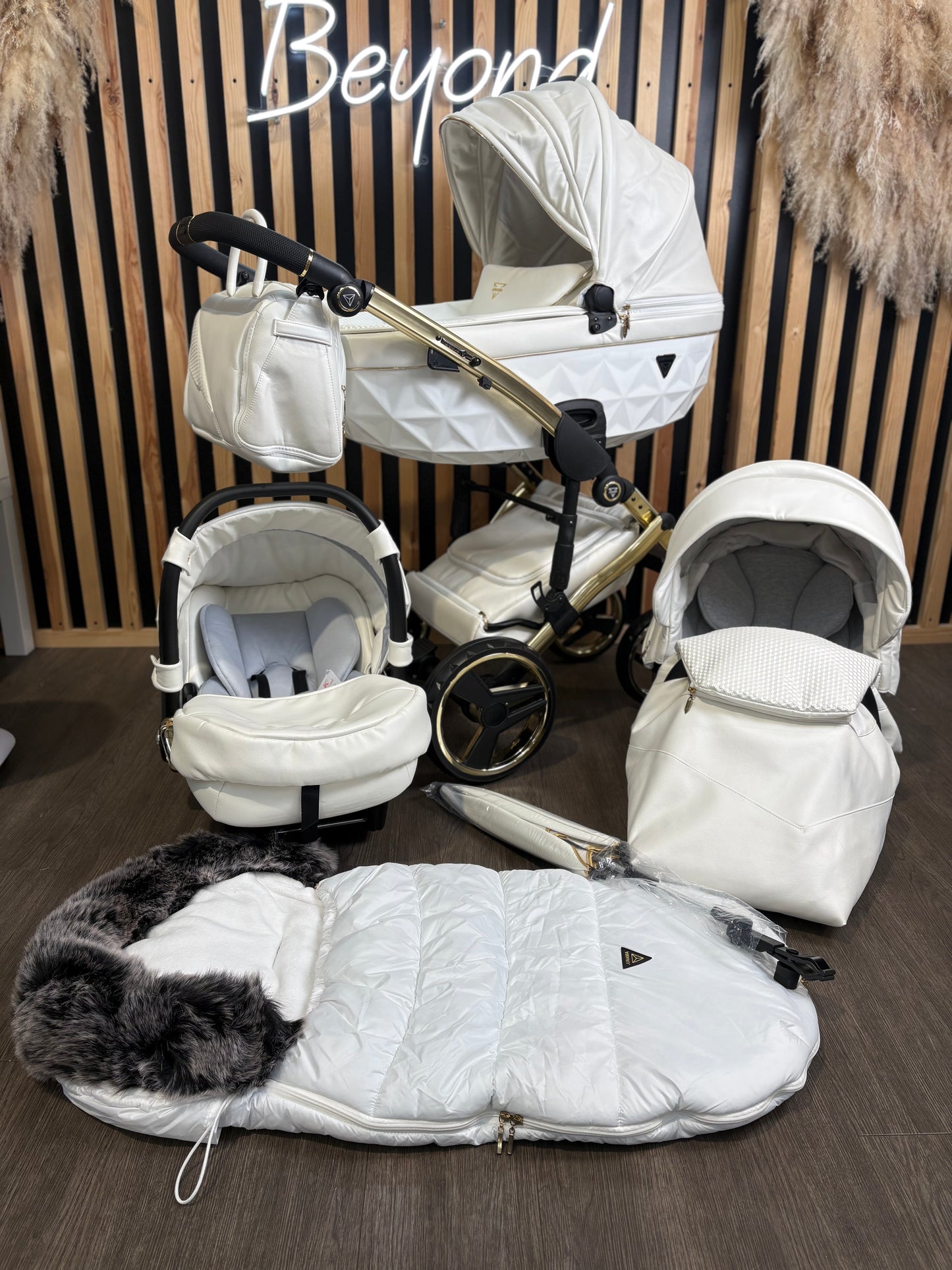 EX DISPLAY Junama Diamond 3in1 Travel System - Fluo Individual White & Gold