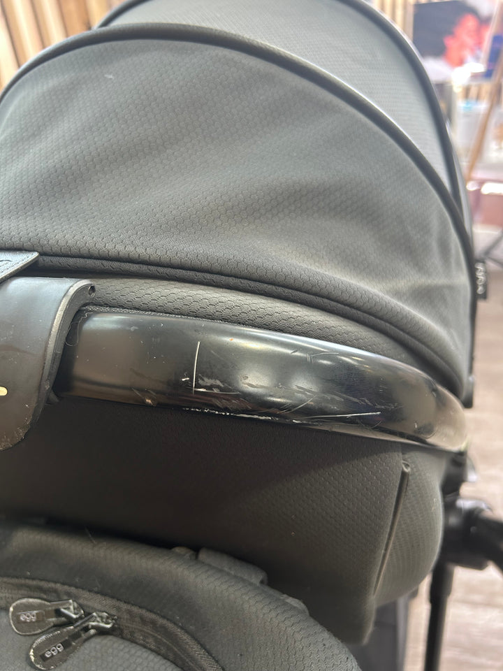 PRE LOVED egg2 Travel System - Just Black