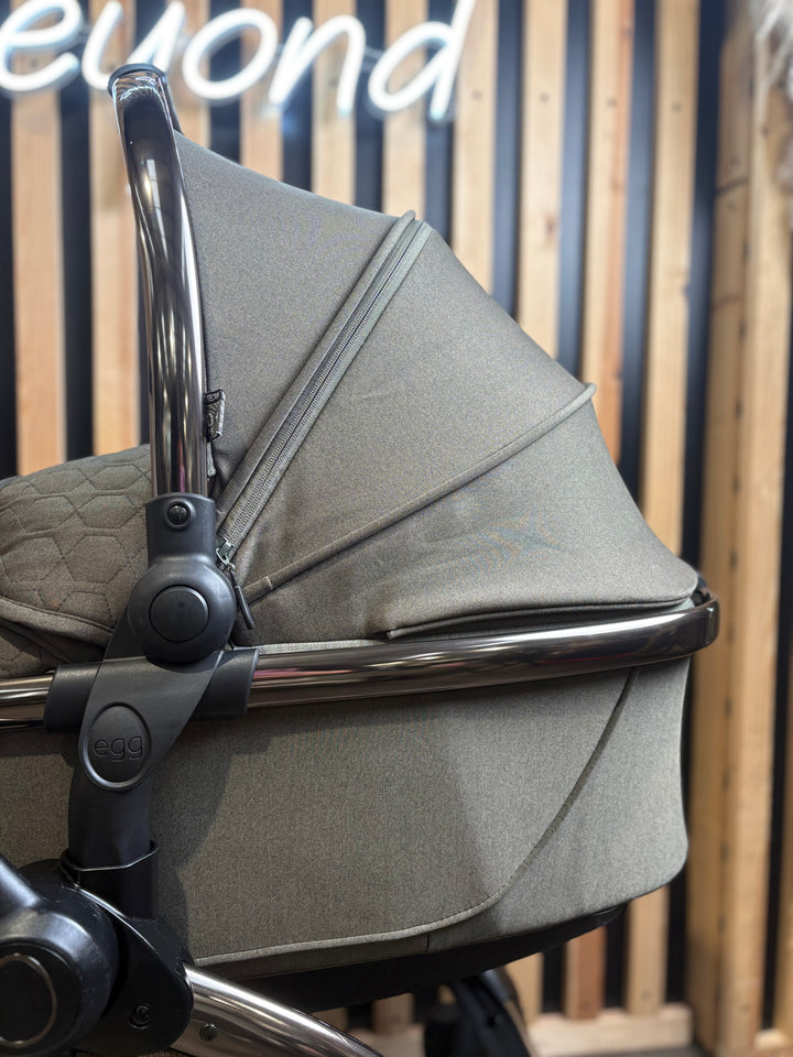 PRE LOVED egg3 Travel System - Hunter Green