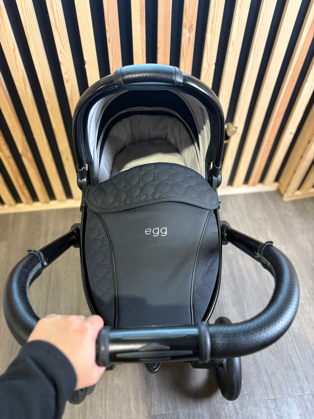PRE LOVED egg2 Travel System - Just Black