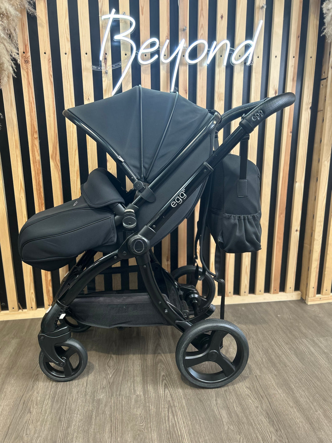 PRE LOVED egg2 Travel System - Just Black