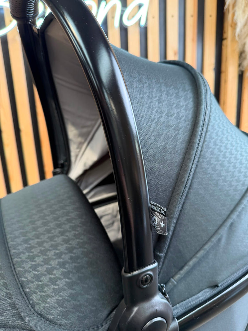 PRE LOVED egg3 Travel System - Houndstooth Black