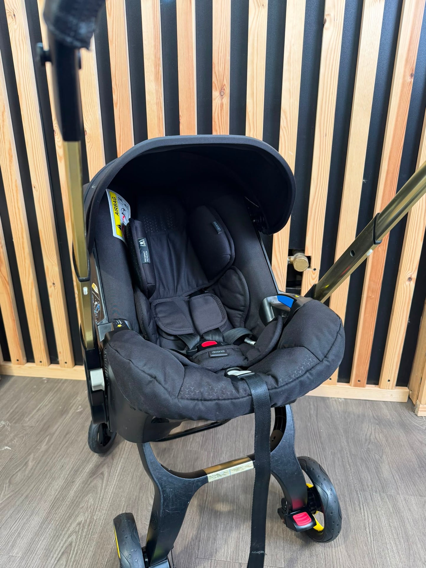 PRE LOVED Doona+ Car Seat & Stroller - Limited Edition Gold
