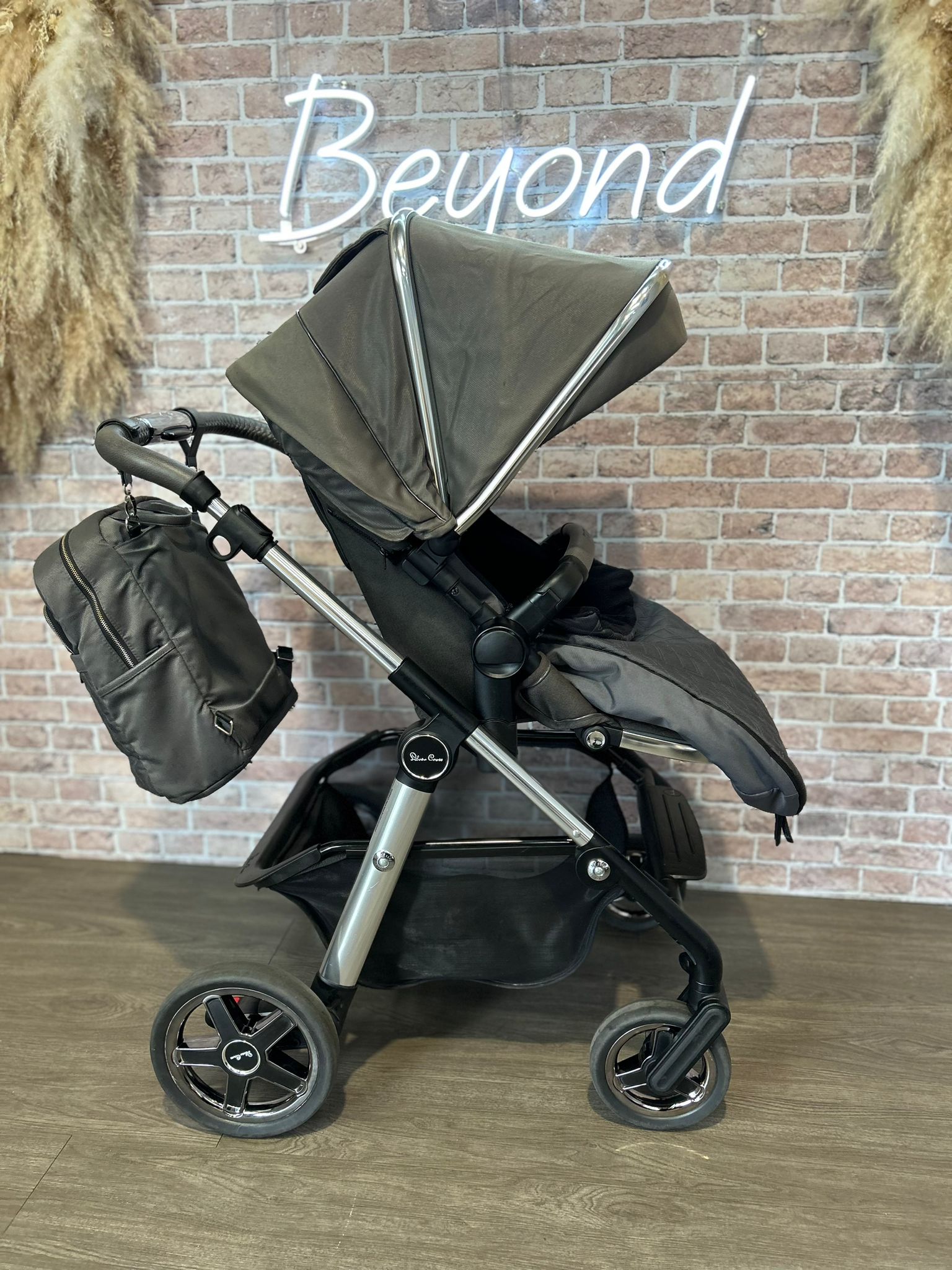 PRE LOVED Silver Cross Pioneer Pram Pushchair Clay Bambinosandbeyond