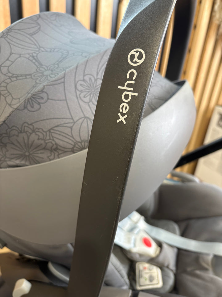 PRE LOVED Cybex Mios Travel System - Simply Flowers Grey