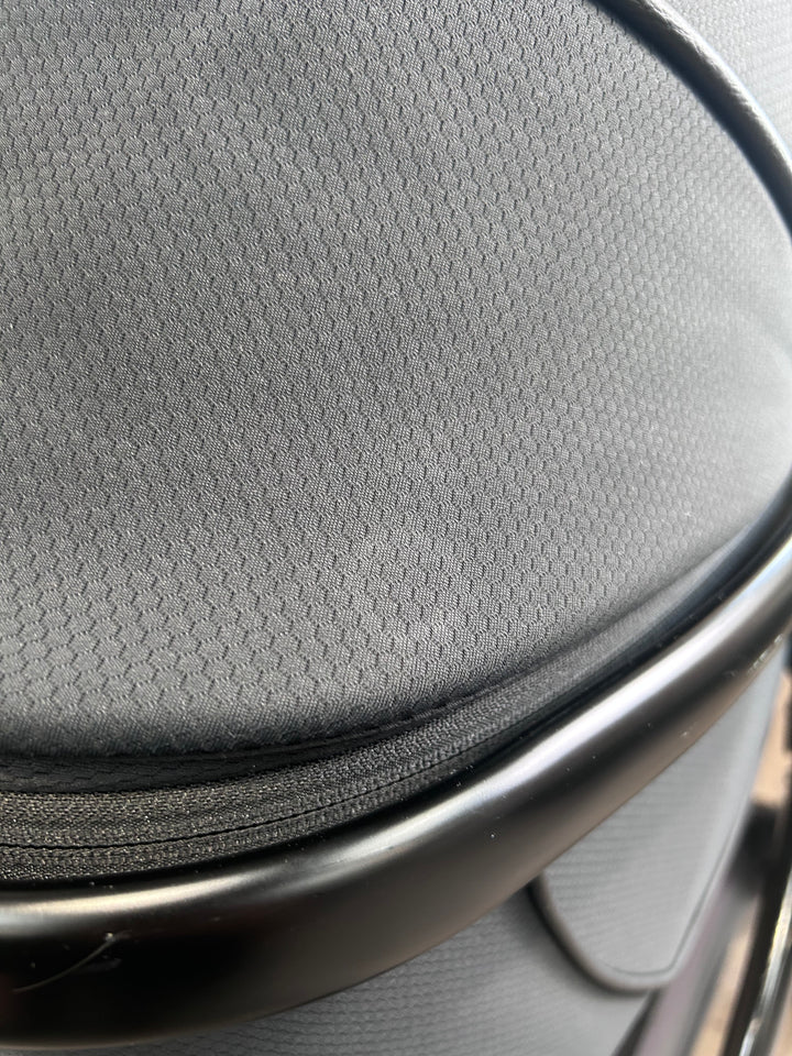 PRE LOVED egg2 Travel System - Just Black