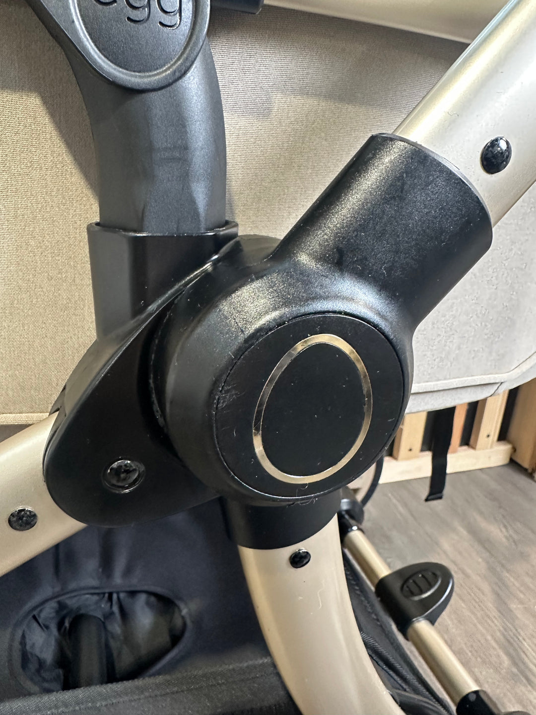 PRE LOVED egg2 Travel System - Feather