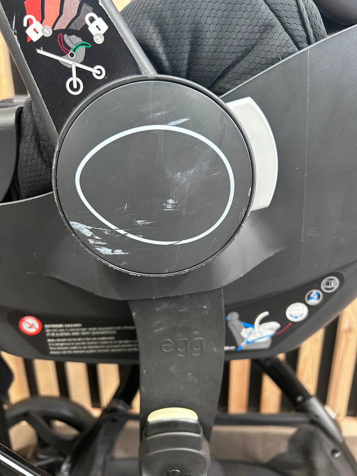 PRE LOVED egg2 Travel System - Just Black