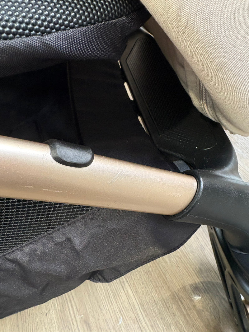 PRE LOVED eggZ Stroller + Accessories - Feather