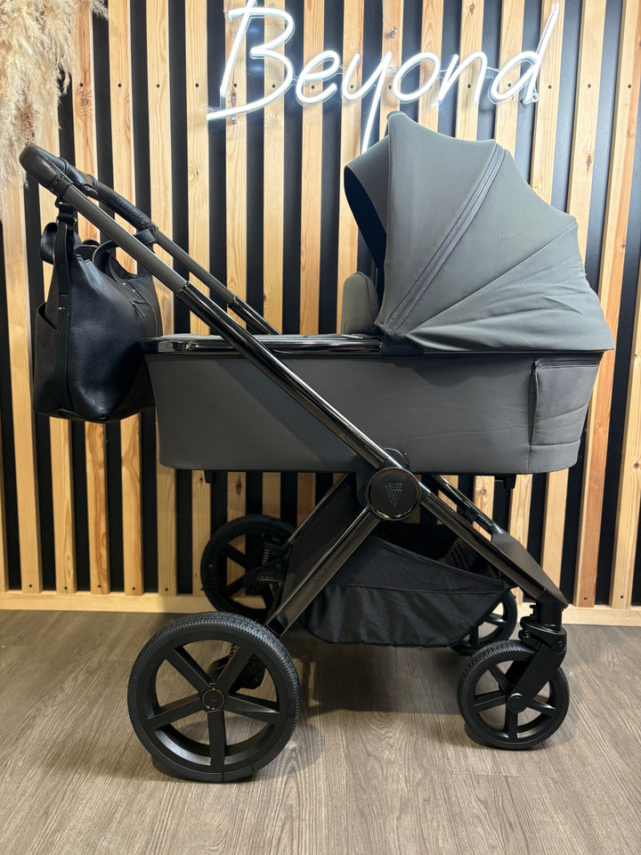 PRE LOVED Venicci Tinum Upline 2in1 Travel System - Lava SE