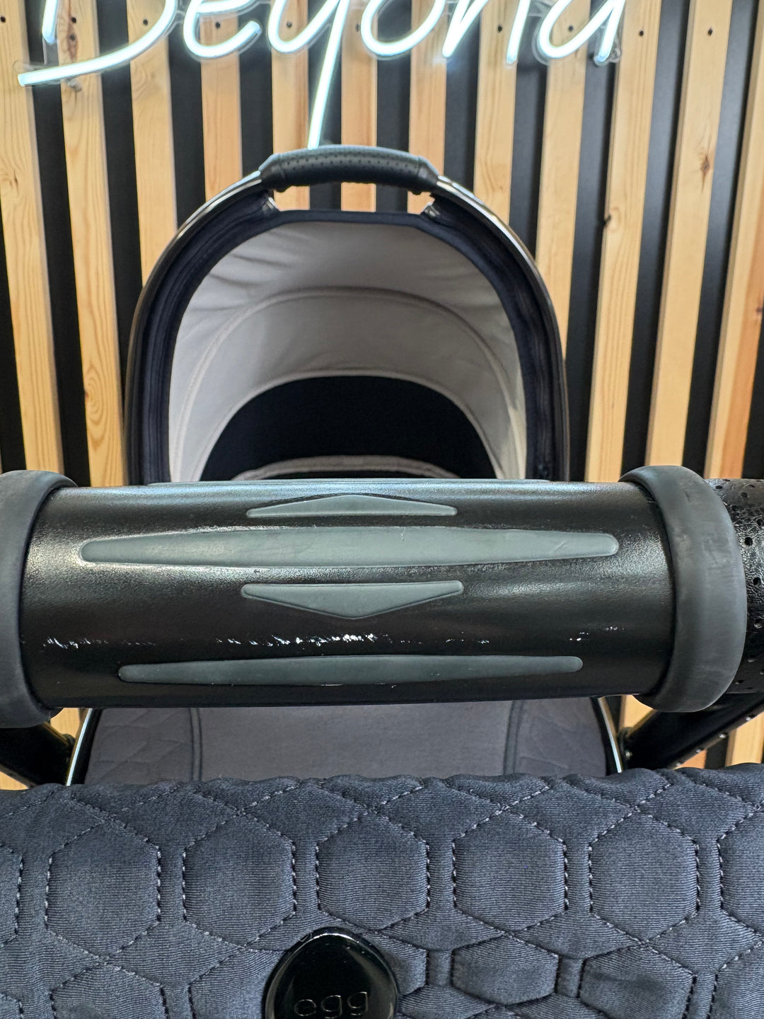PRE LOVED egg2 Travel System - Cobalt