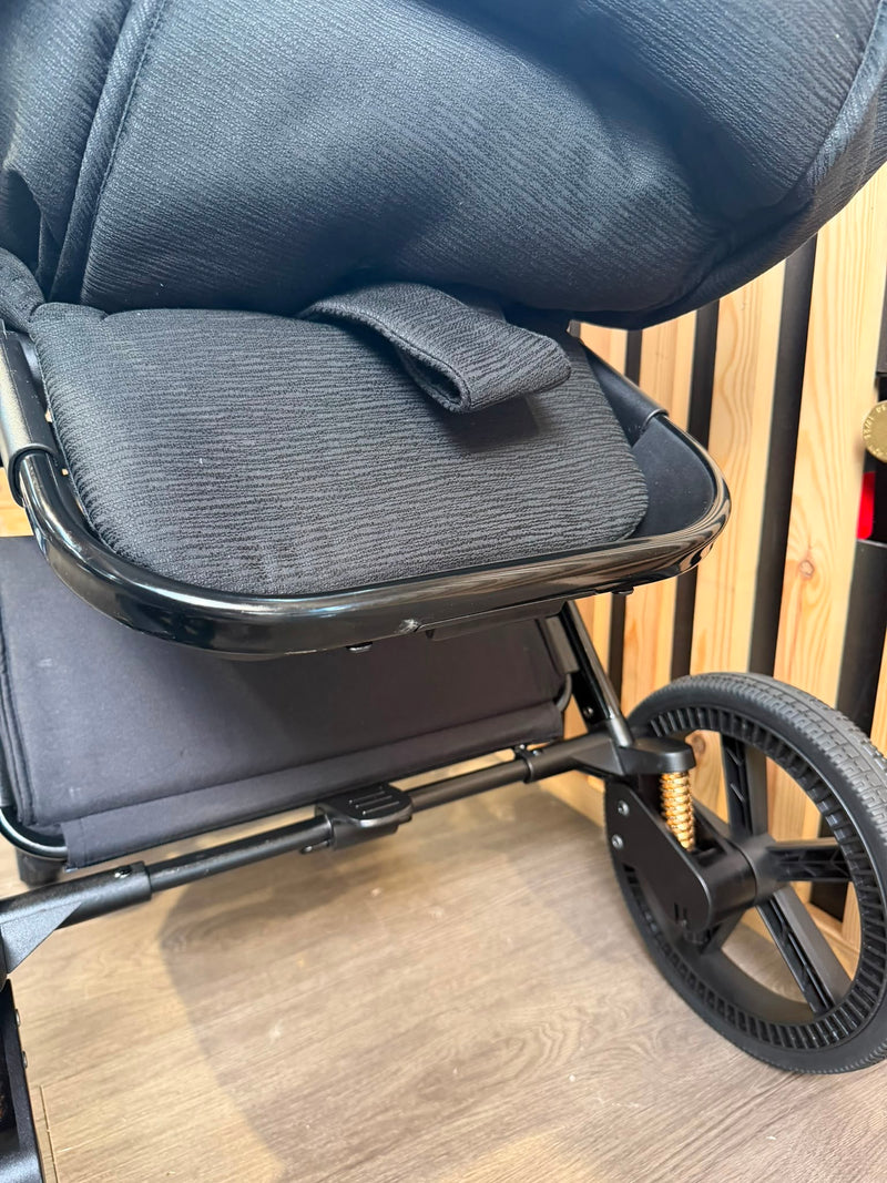PRE LOVED Venicci Tinum Upline 2-in-1 Travel System - All Black