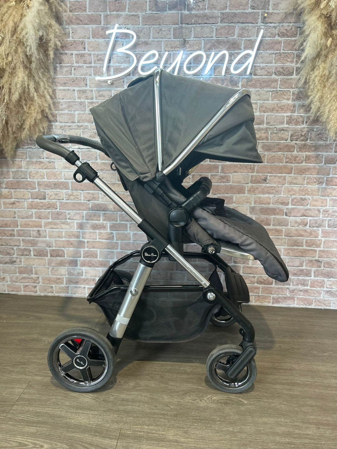 PRE LOVED Silver Cross Pioneer 21 Travel System - Clay