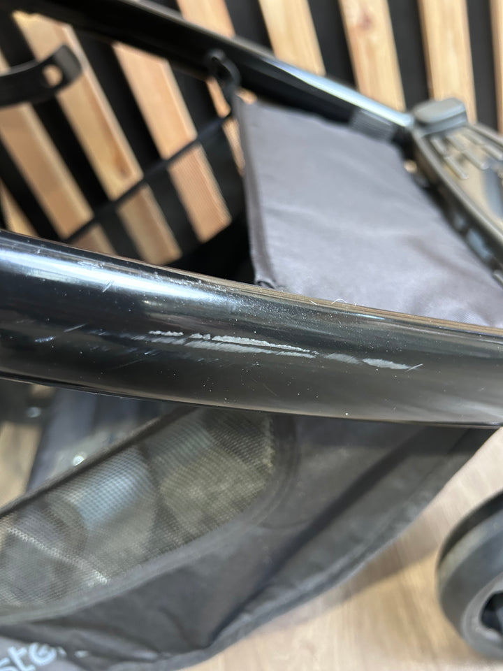 PRE LOVED Oyster3 Pram + Pushchair - Pixel