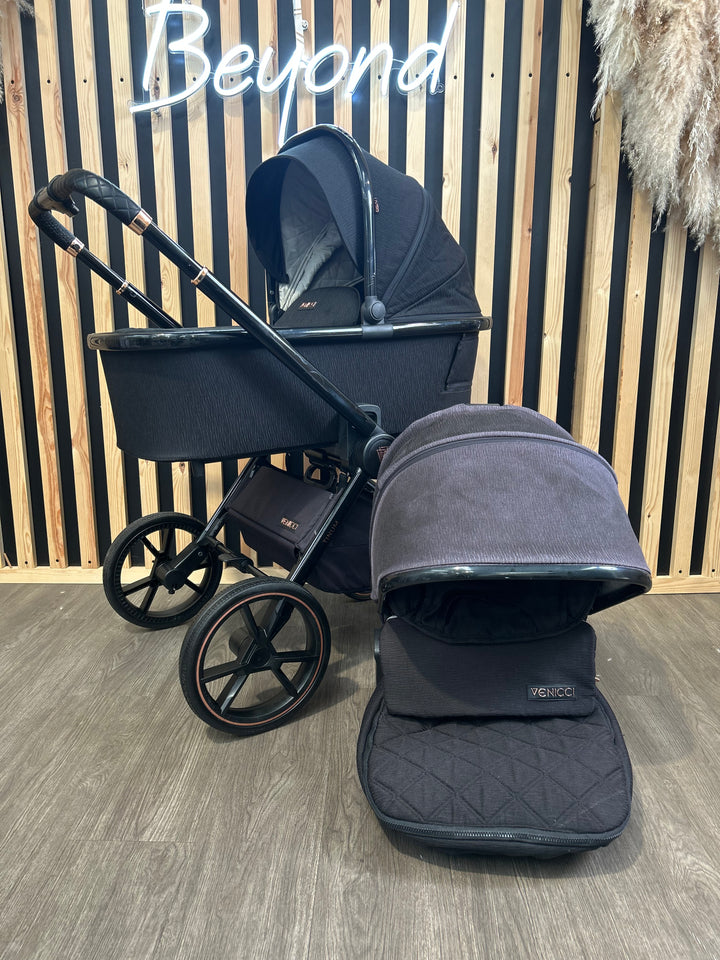 PRE LOVED Venicci Tinum 2.0 2-in-1 Travel System - SE Stylish Black