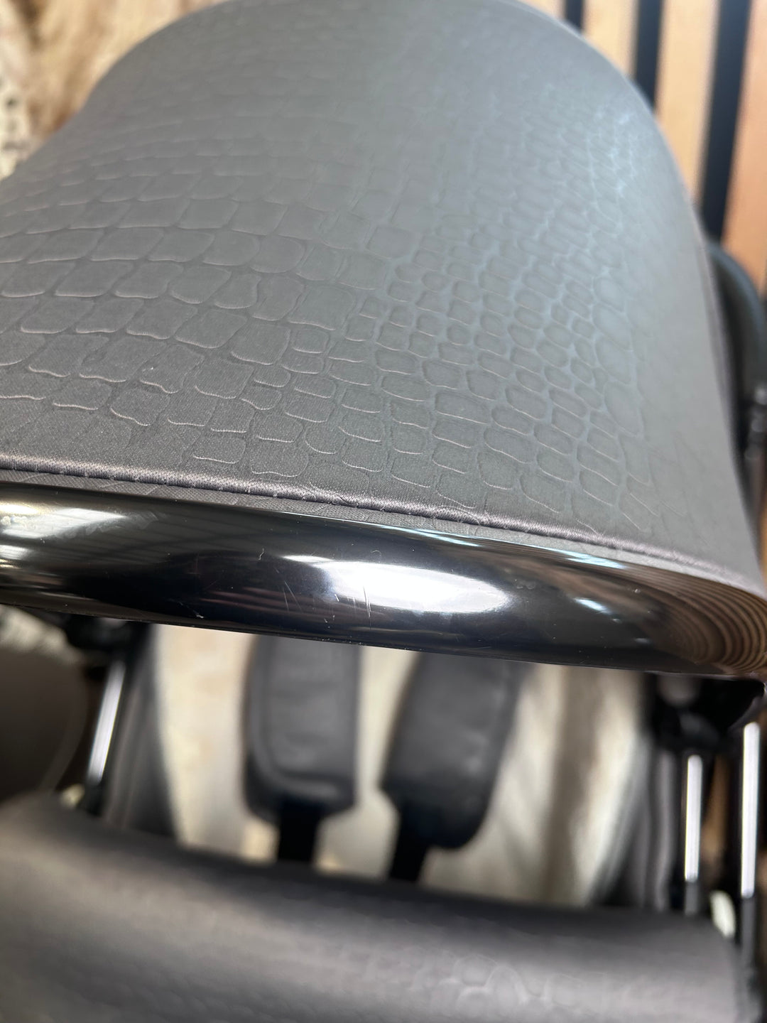 PRE LOVED egg2 Travel System - Jurassic Grey