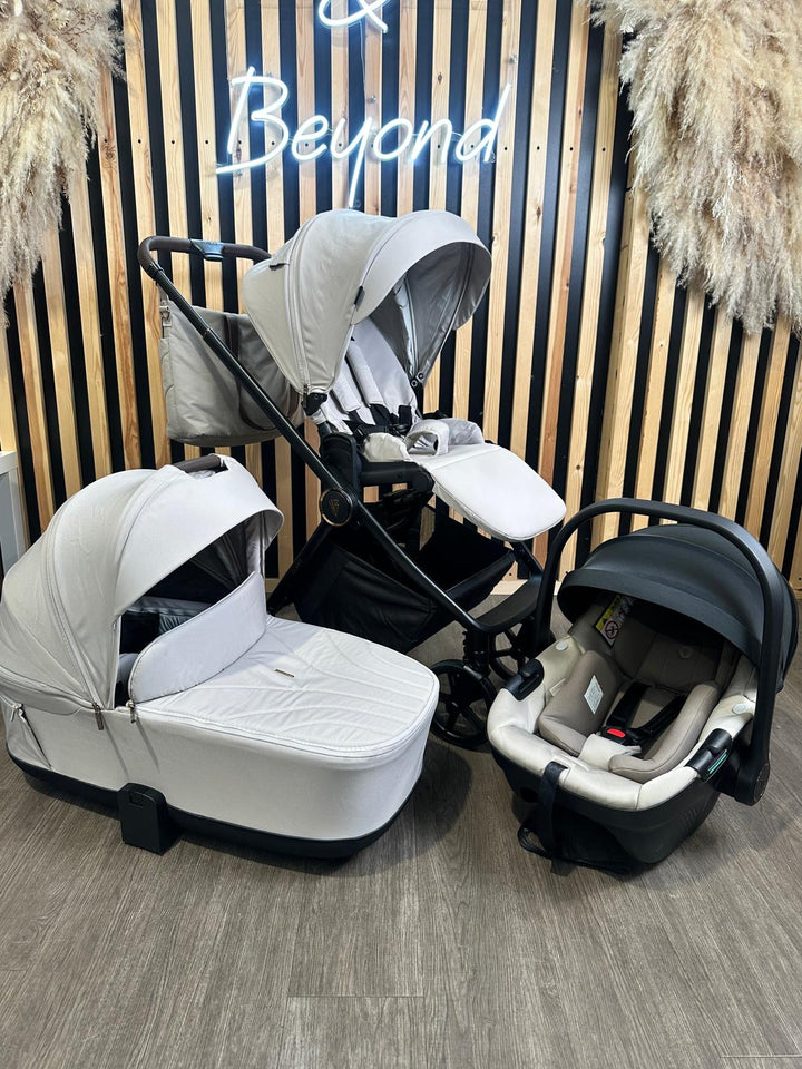 EX DISPLAY Venicci Claro 3in1 Travel System - Vanilla
