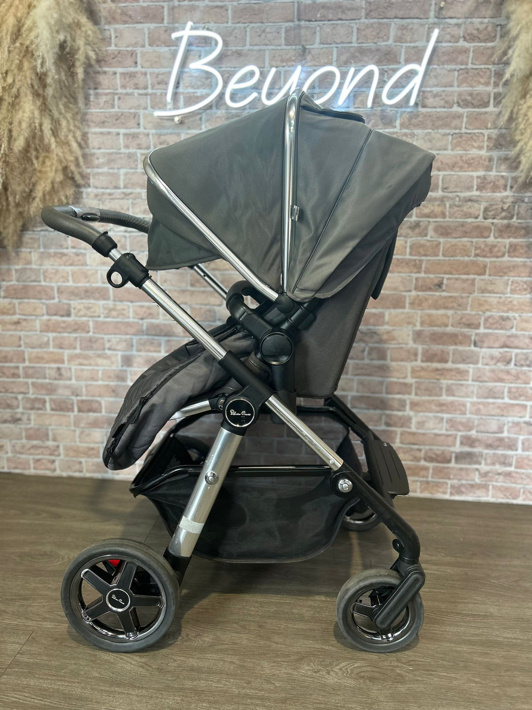 PRE LOVED Silver Cross Pioneer 21 Travel System - Clay