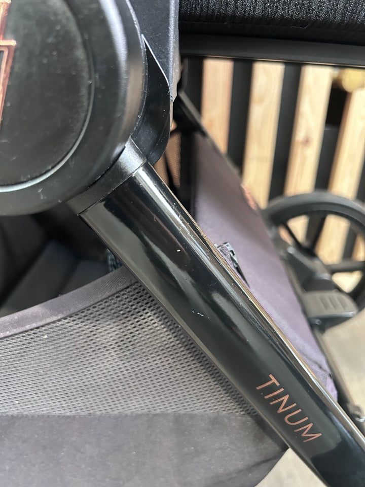 PRE LOVED Venicci Tinum 2.0 2-in-1 Travel System - SE Stylish Black